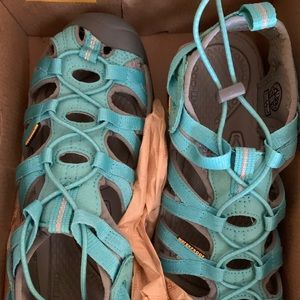 Keen women’s size 8.5.